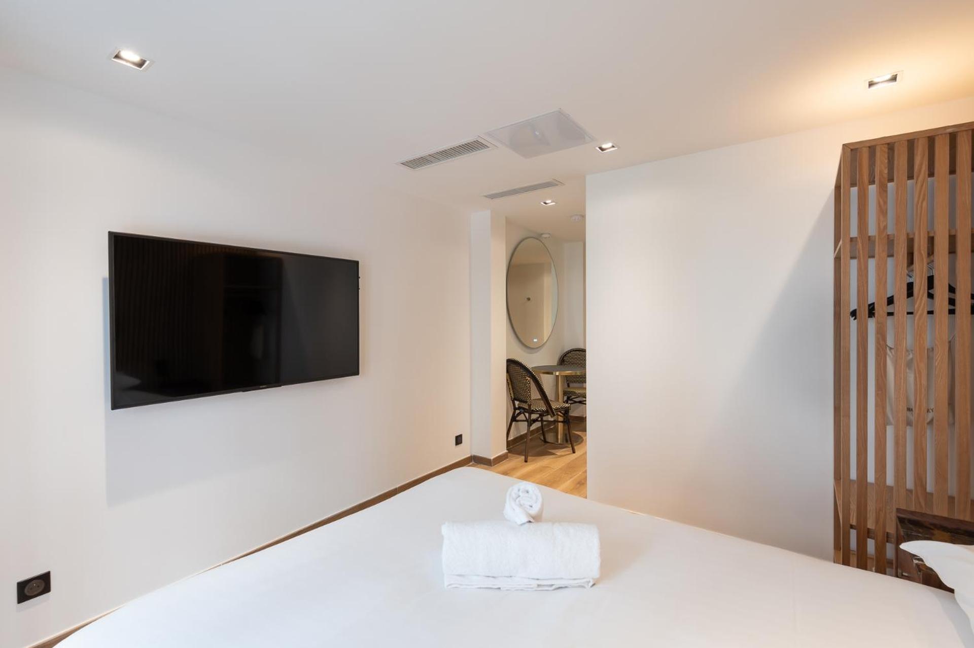 Les Suites Hcr Paris Exterior foto