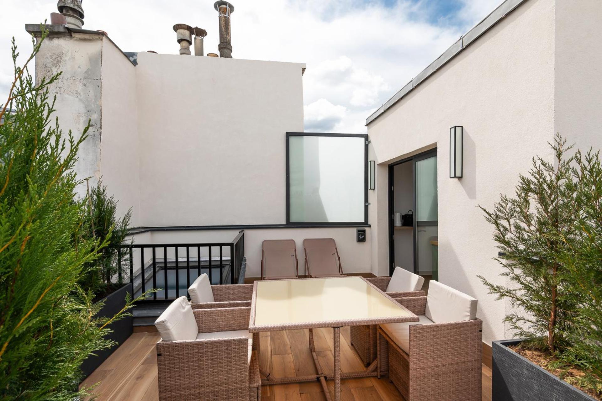 Les Suites Hcr Paris Exterior foto