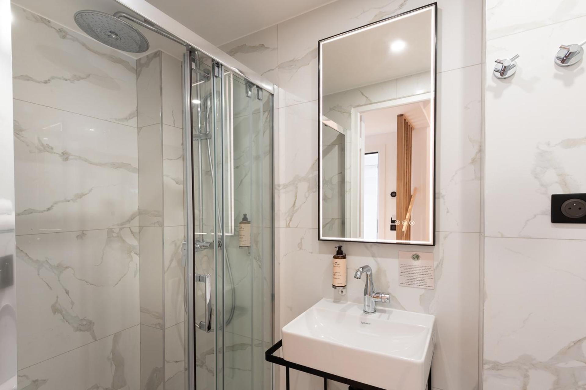 Les Suites Hcr Paris Exterior foto